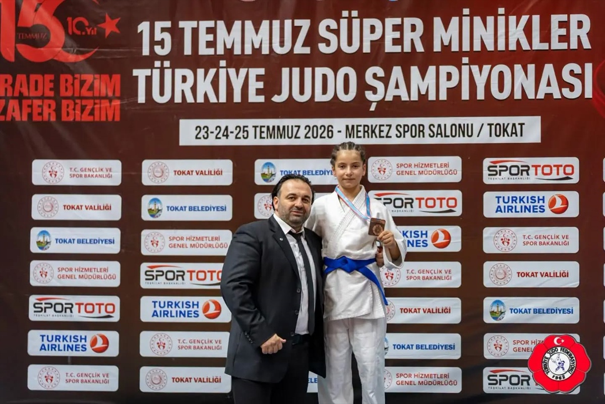 Başkan Sezgin Yaz Spor Okulunu Ziyaret Etti