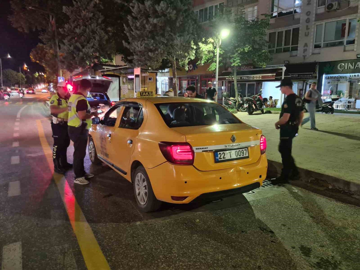 Edirne\'de Trafik Denetimi: 720 Kişi Kontrol Edildi