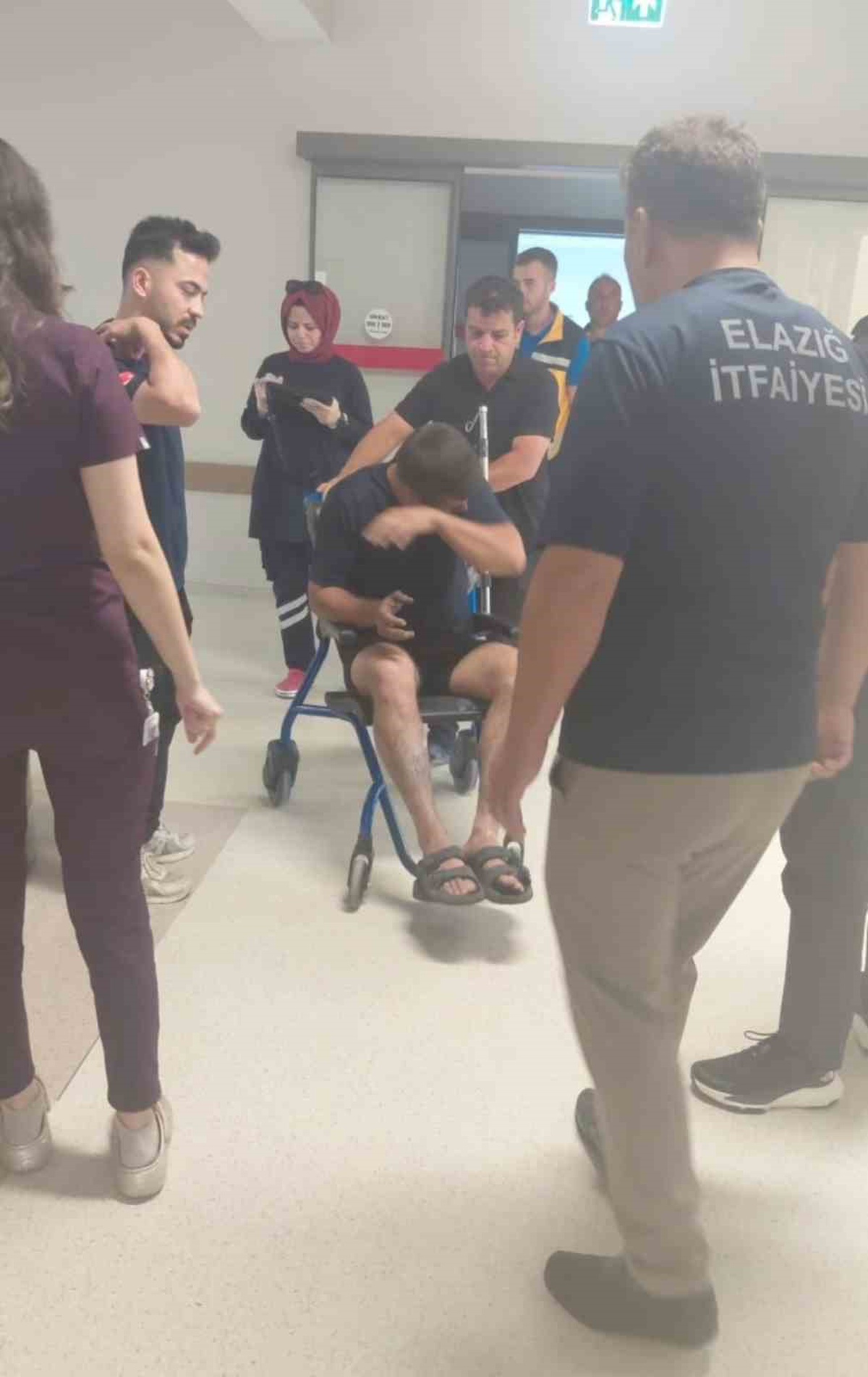 Elazığ\'da Yangınlara Müdahale Sırasında 2 İtfaiyeci Yaralandı