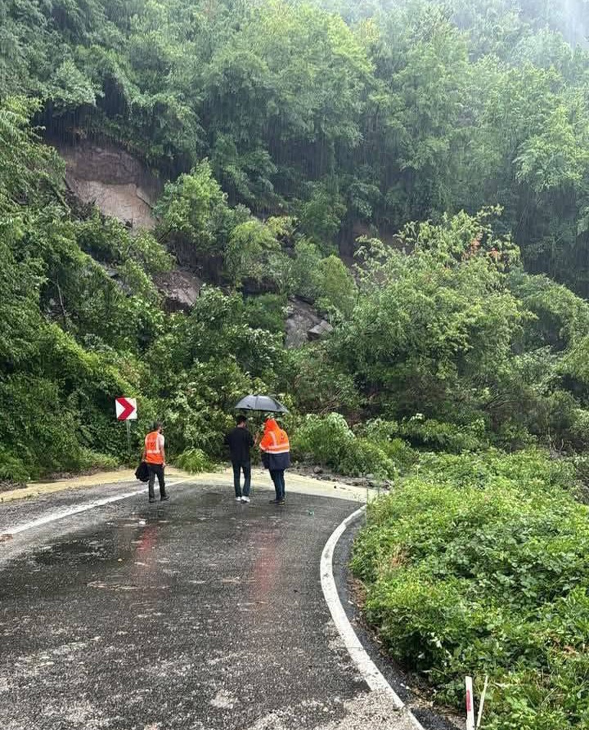 Kastamonu\'da Heyelan Sonrası Yol Açıldı