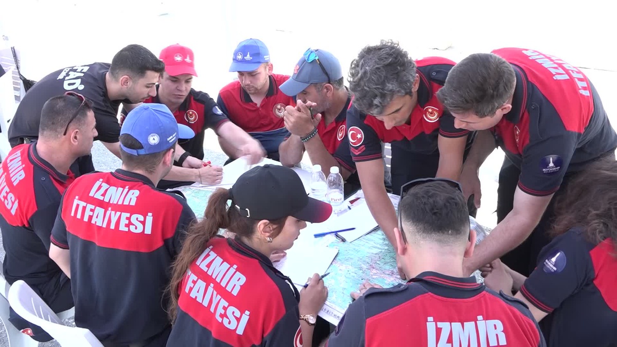 İzmir İtfaiyesi personeli afetlere karşı özel eğitime alındı