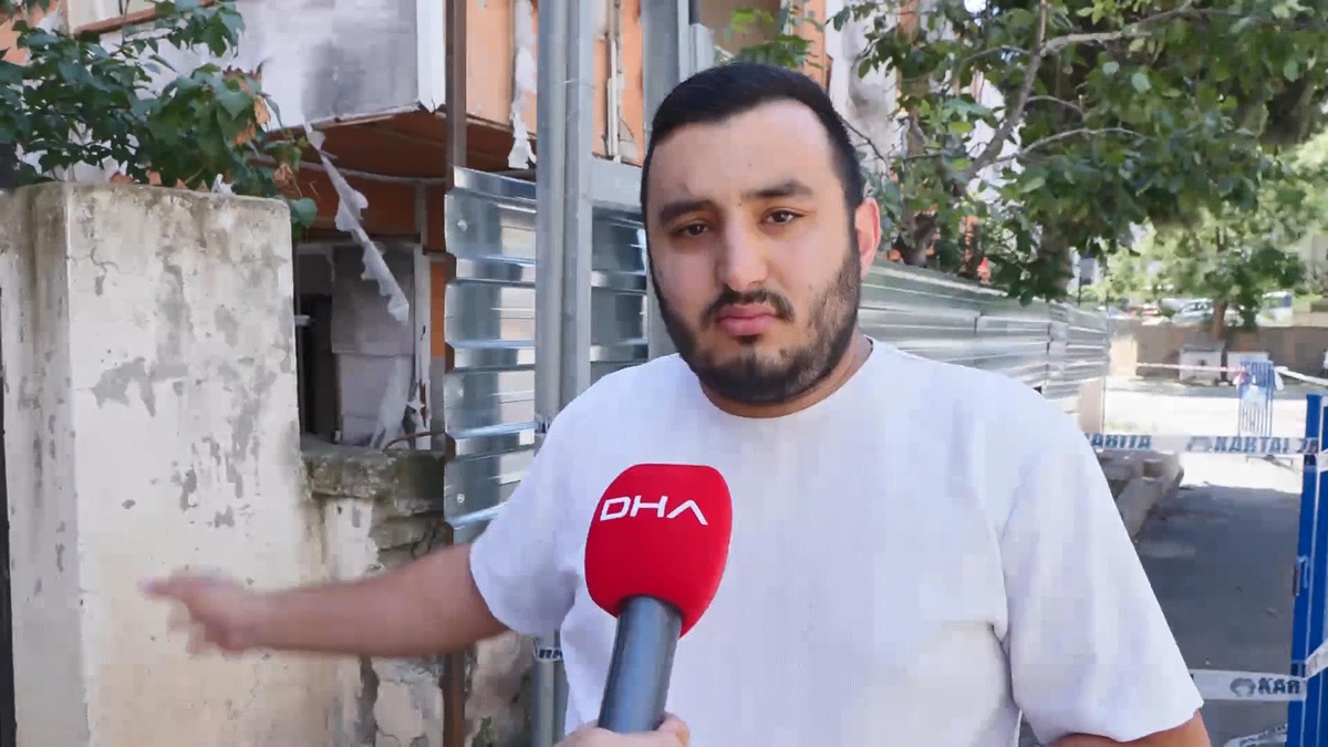 Kartal\'da Çöken Bina Tehlike Saçıyor