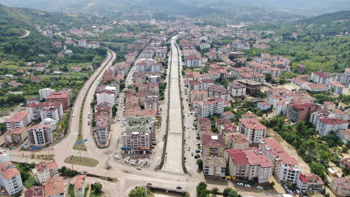 Kastamonu’da sağanak kabusa döndü: 12 kişi tahliye edildi, 6 köy yolu ulaşıma kapandı