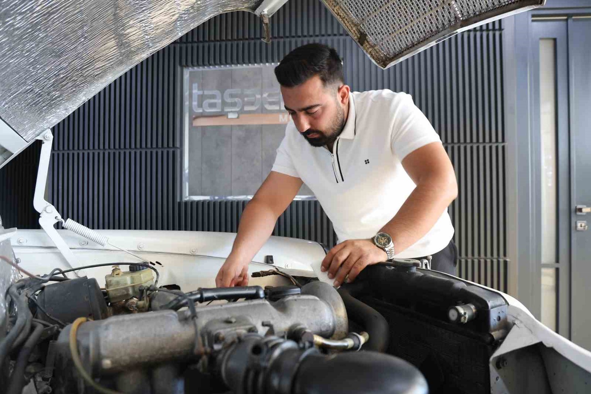 Elazığ\'da 1967 Model Klasik Araba Tutkusu