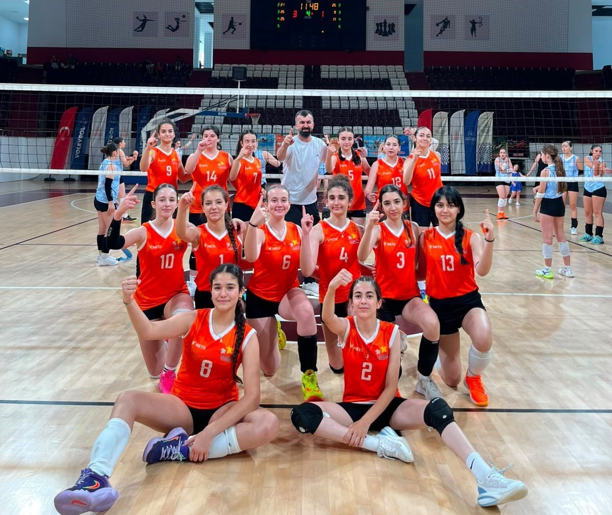 Malatya Kız Voleybol Takımı Türkiye Finallerine Yükseldi