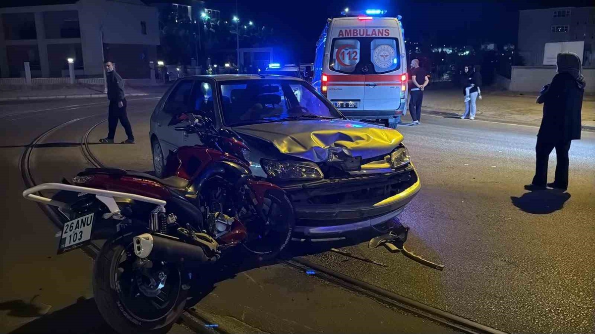 Eskişehir\'de Trafik Kazası: 2 Yaralı