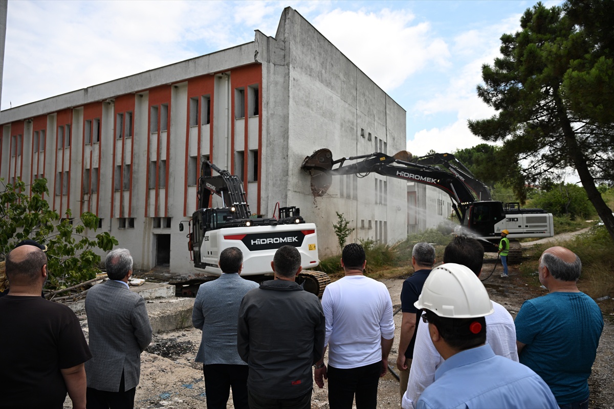 Sinop\'ta Eski Hastane Yıkılıyor