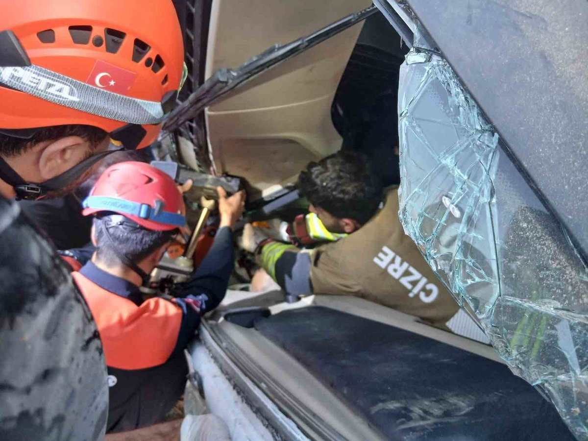Şırnak’ta tır devrildi: 1 yaralı