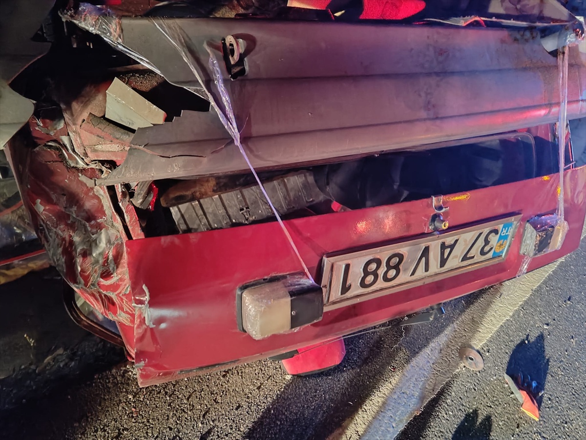Susurluk\'ta Trafik Kazası: 5 Yaralı