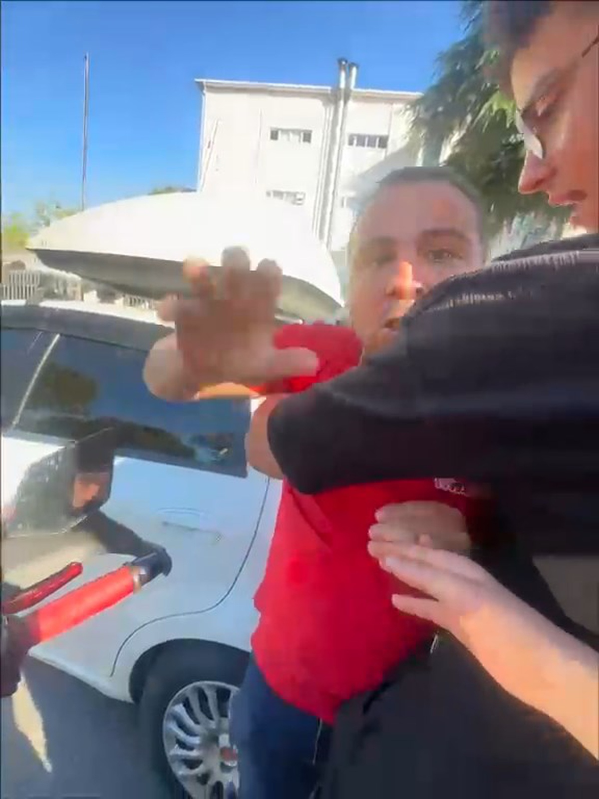 Üsküdar\'da Motosikletli ile Skuterli Arasında Kavga
