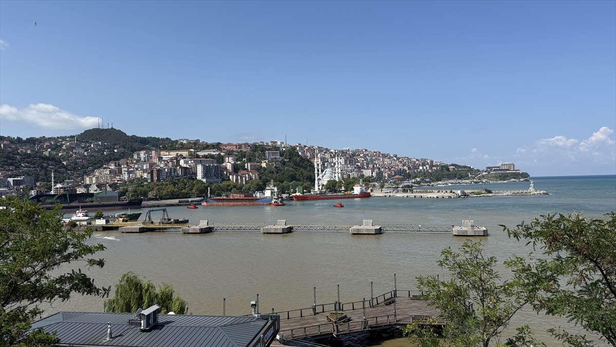 Zonguldak\'ta Denizde Çamurlu Su Renk Değiştirdi