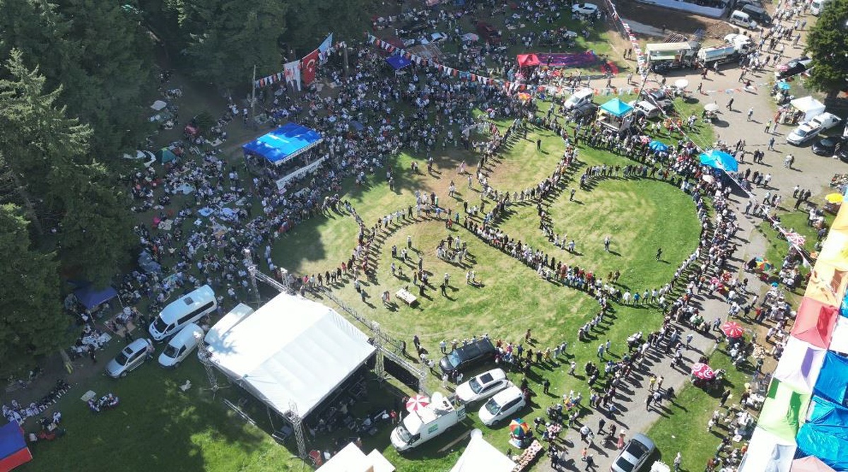 2 bin rakımlı festivalde horon coşkusu