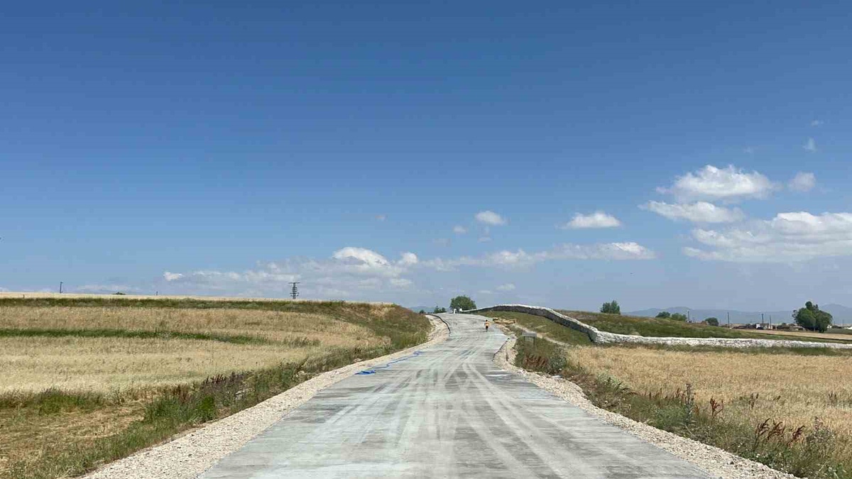 Akyaka\'da Yol Yapım Çalışmaları Devam Ediyor