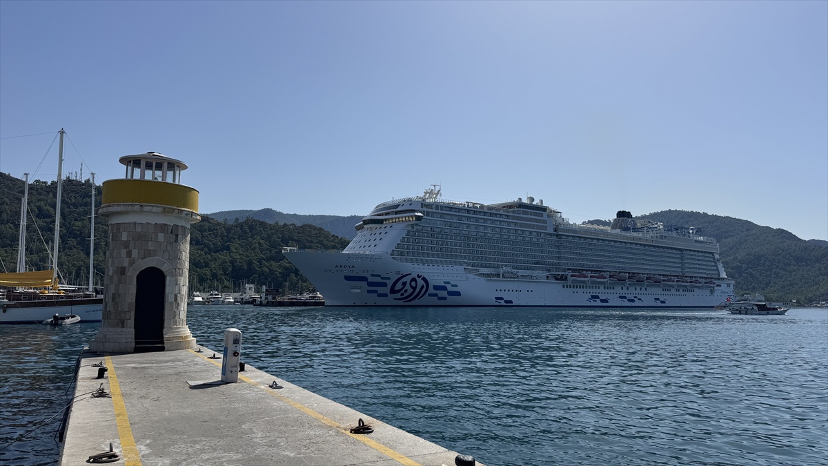 Marmaris\'e 2.540 Turist Getiren Kruvaziyer