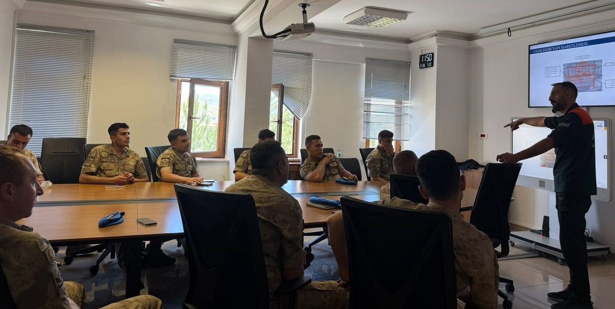 Jandarmaya Enkazda Arama Eğitimi