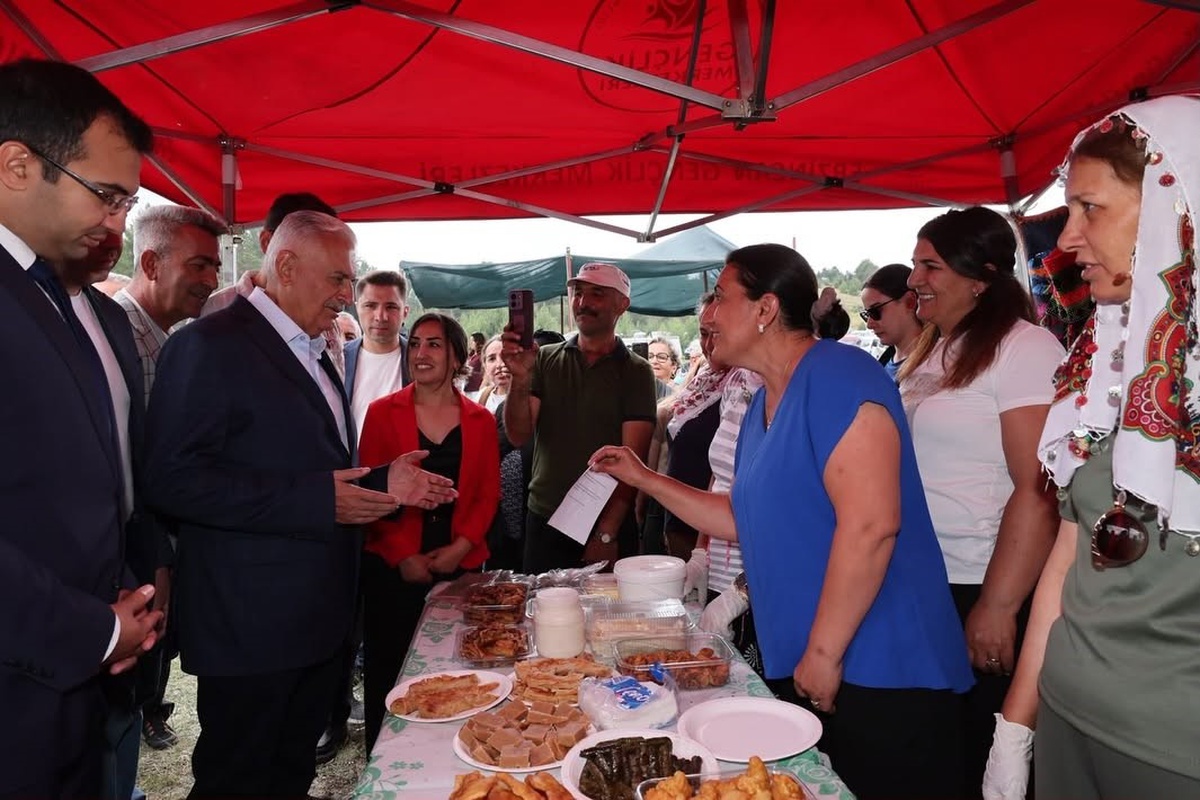 Binali Yıldırım Orçul Festivali\'nde Vatandaşlarla Buluştu