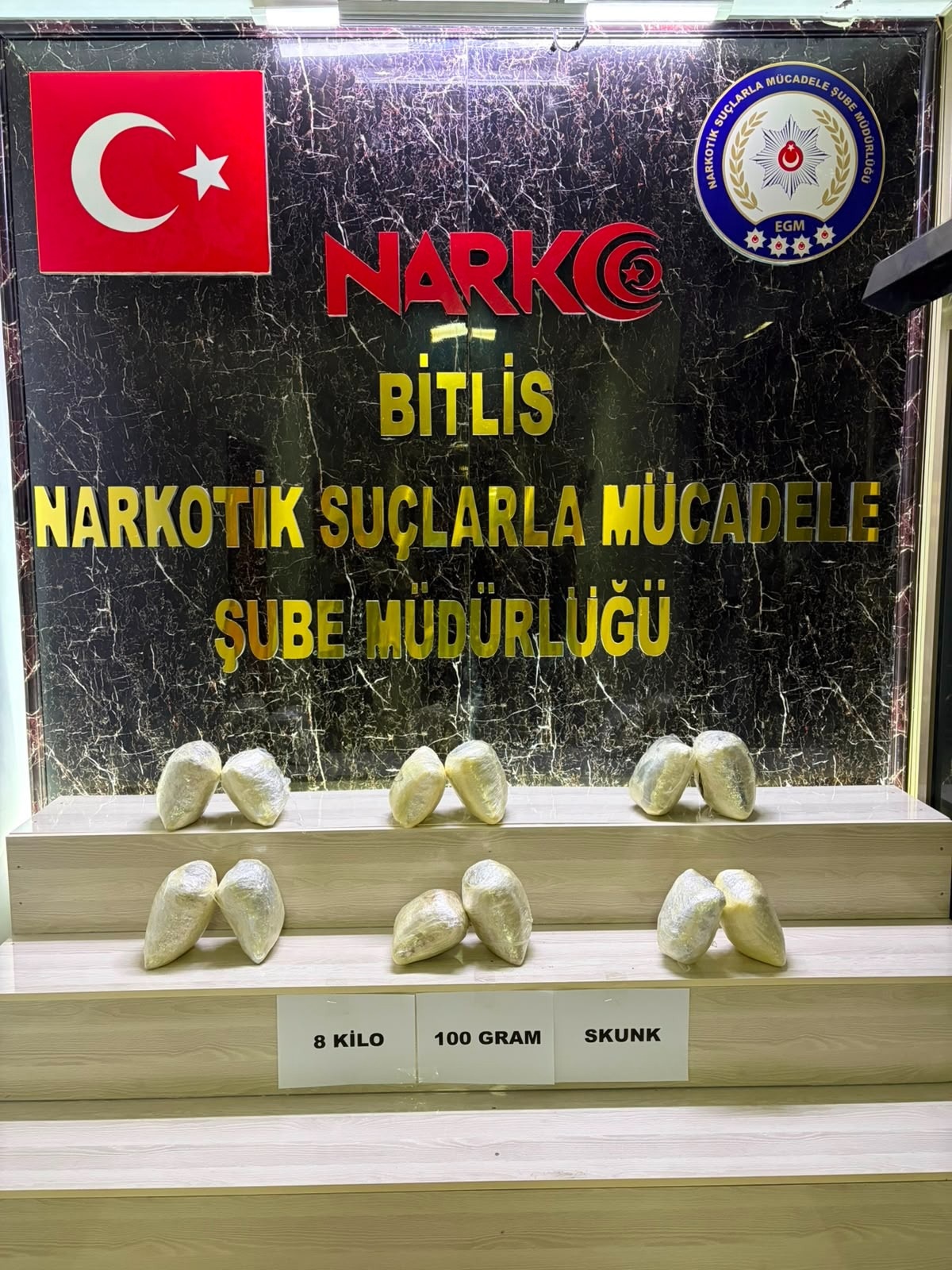 Bitlis\'te 8 Kilo Skunk Ele Geçirildi