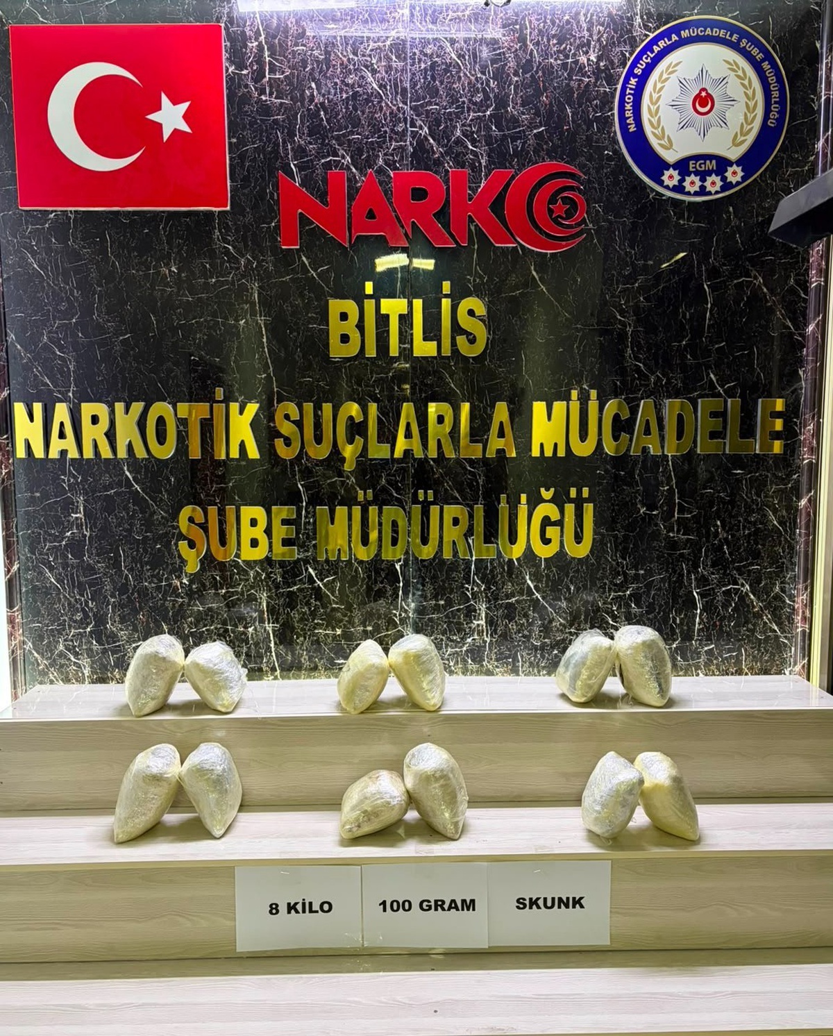 Bitlis\'te 8 Kilo Skunk Ele Geçirildi
