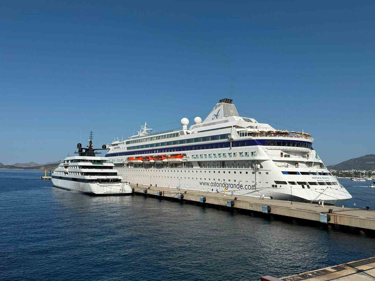 İki Lüks Yolcu Gemisi Bodrum\'a Demir Attı