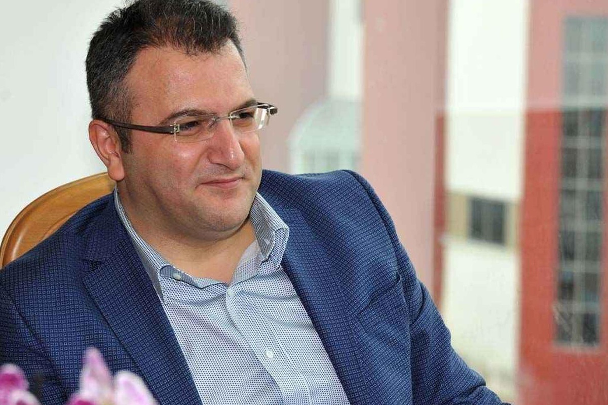 Cem Küçük\'ten sürpriz karar! 10 yıl sonra yollar ayrıldı