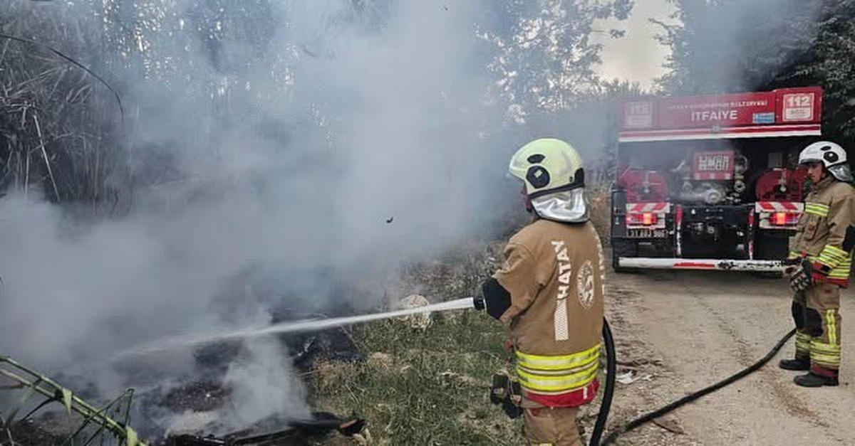 Defne\'de Sazlık Yangını Kontrol Altına Alındı