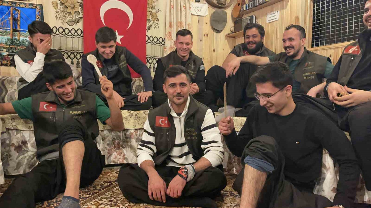 Nostaljik Evde Toplanıyorlar