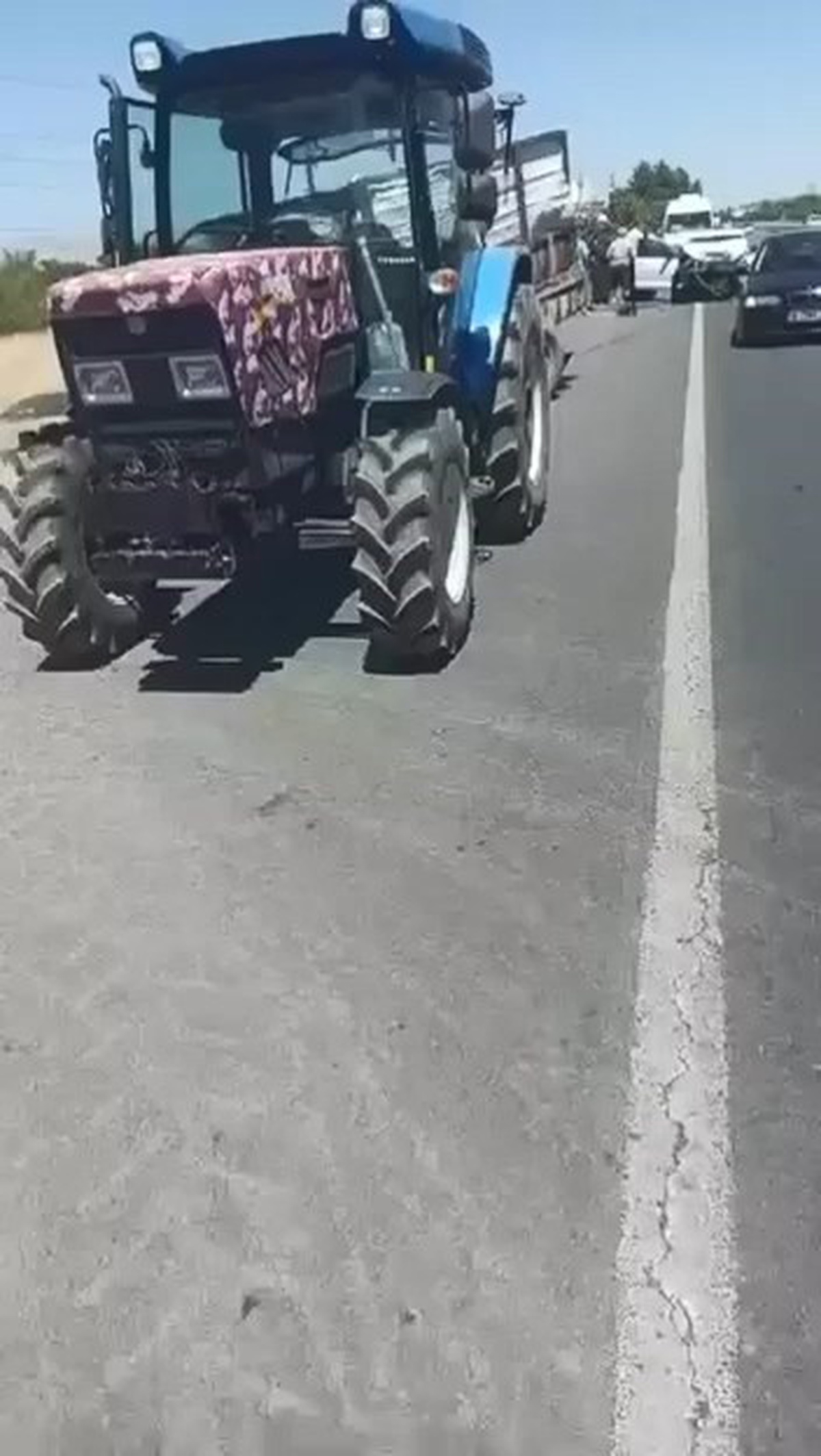 Elazığ\'da Otomobil-Traktör Çarpışması: 1 Yaralı