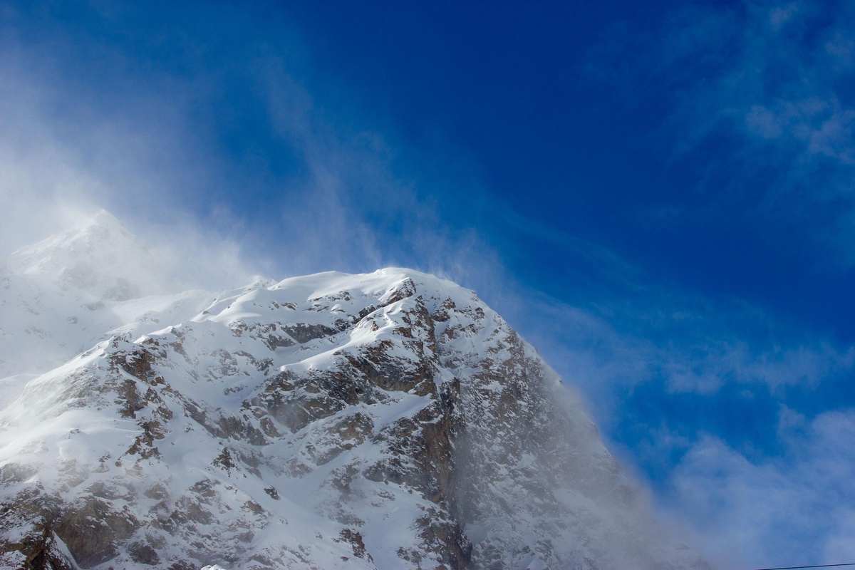 Elbruz Dağı\'nda Fırtına, 5 Dağcı Hayatını Kaybetti