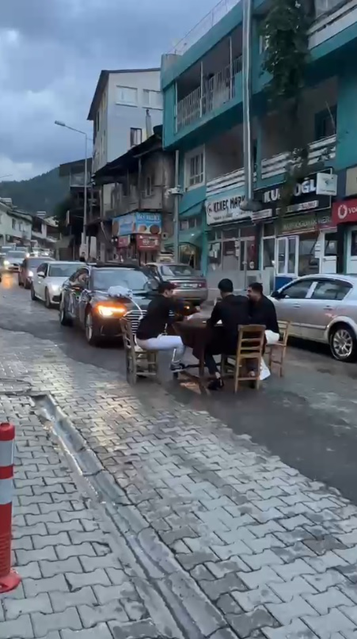 Düğün Yolu Keyfi: İskambil Oyunu