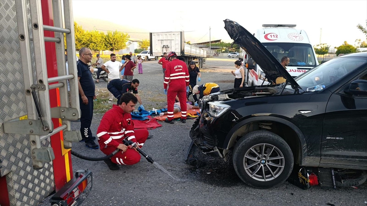 Hatay\'da SUV ile Motosiklet Çarpıştı