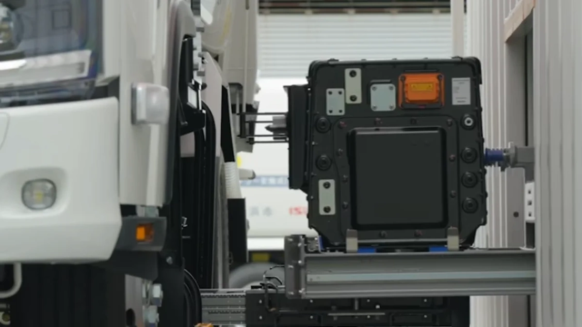 Isuzu, Elektrikli Çöp Kamyonları için Hızlı Batarya Değişim Sistemi Geliştiriyor