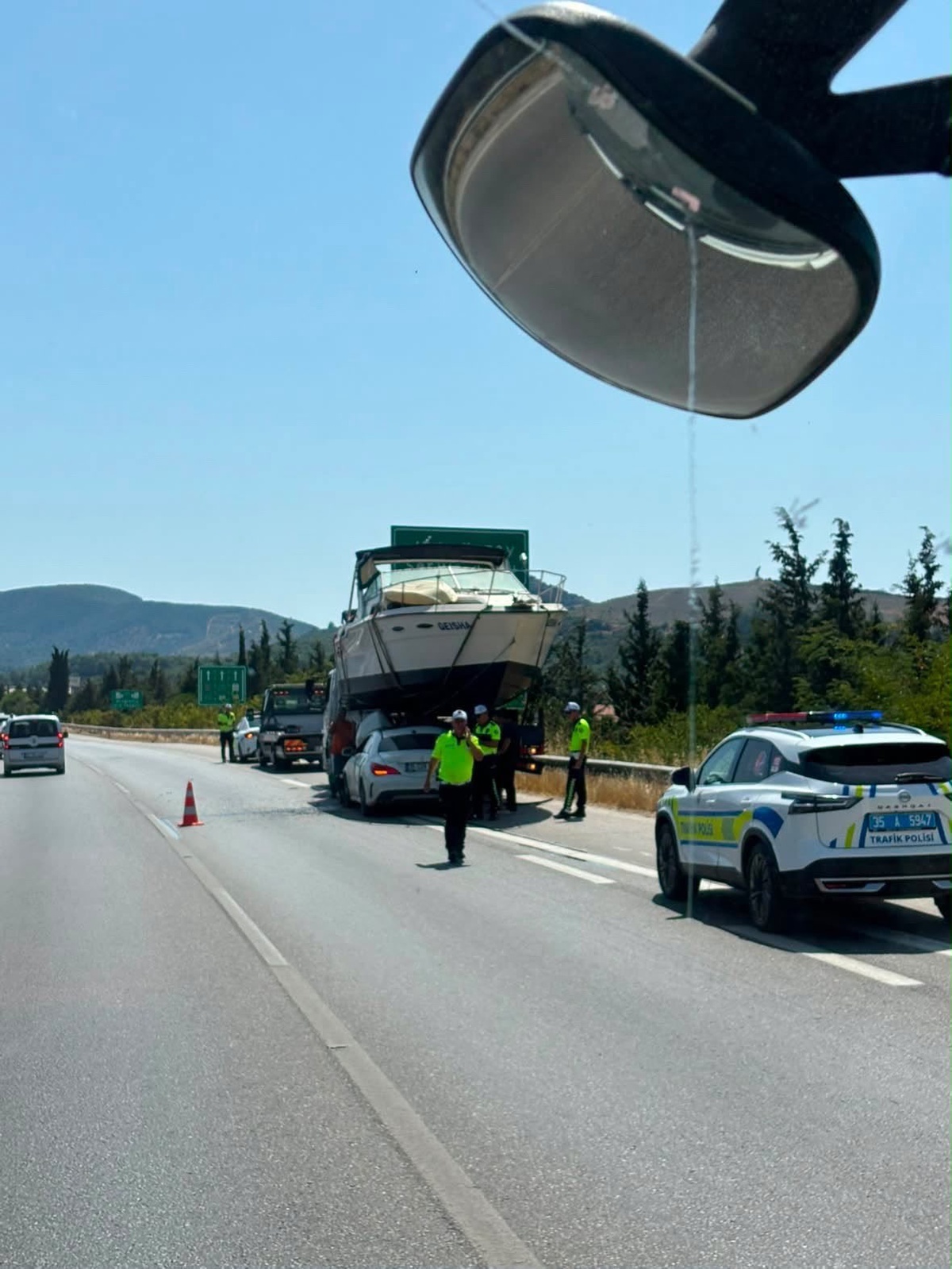 Çeşme Otoyolu\'nda İlginç Kaza