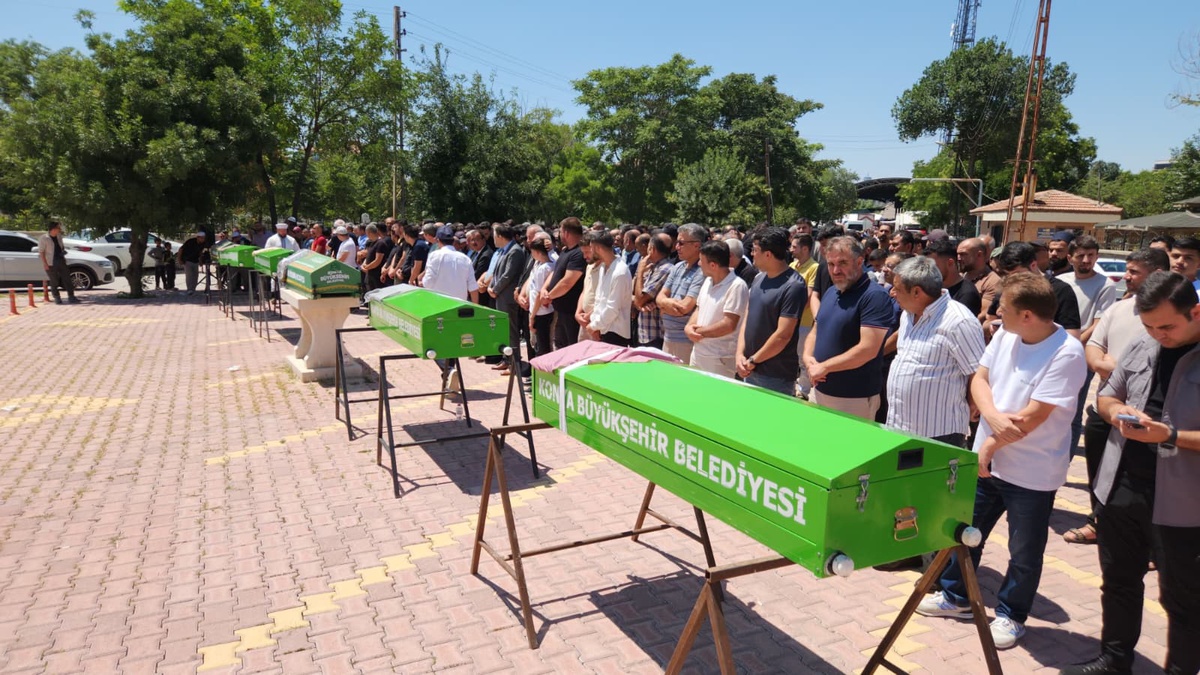 Manavgat\'ta Uçurumdan Düşen Kamyonette 5 Ölüm