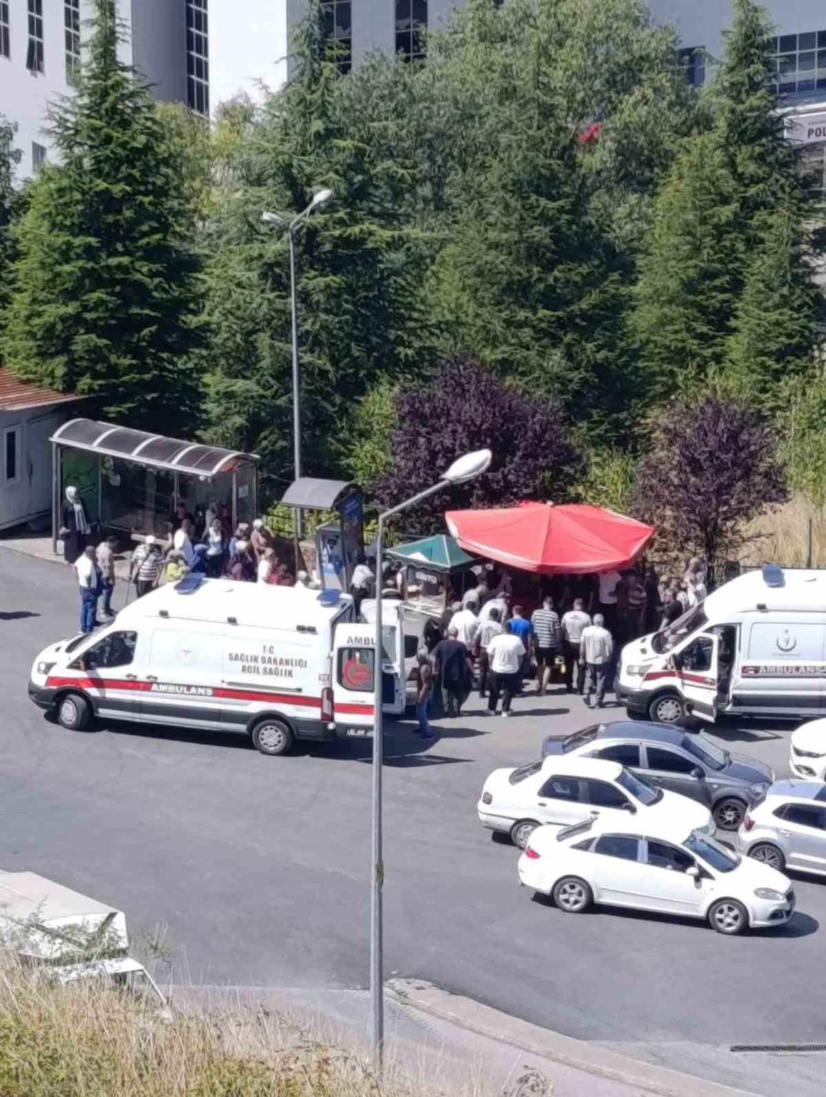 Ereğli\'de Kontrolden Çıkan Araç 4 Kişiyi Yaraladı