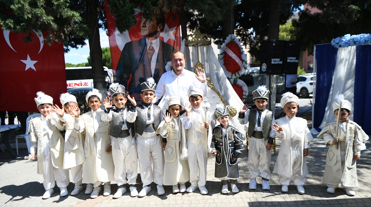 Lapseki\'de Şeftali Festivali\'nde Sünnet Şöleni