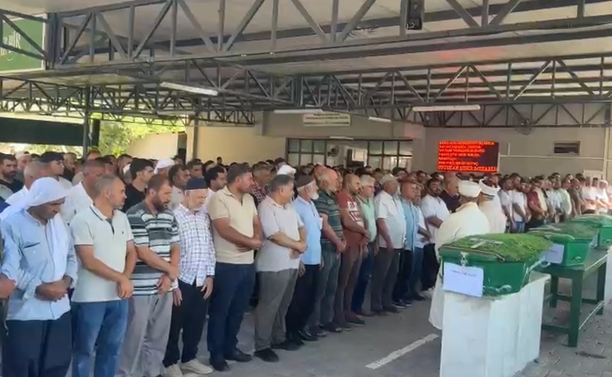 Boğulan Aile Fertleri Defnedildi
