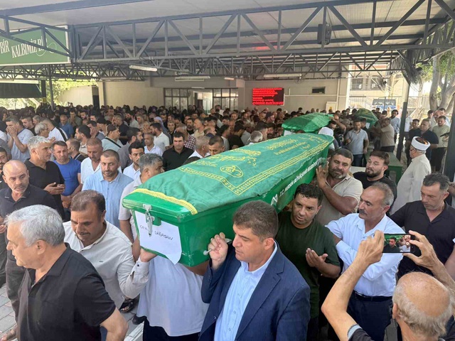 Günün en acı karesi! Aynı aileden 4 tabut yan yana