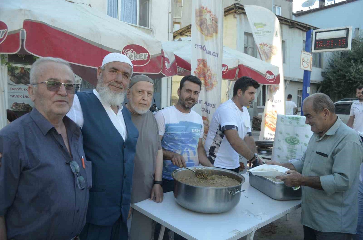 Şehitler Anısına Mudanya\'da Bereket Duası ve Pilav İkramı