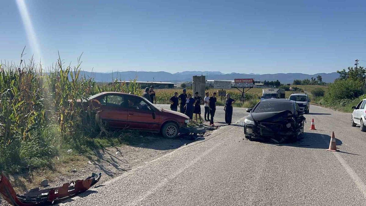 Kadirli\'de Trafik Kazası: 5 Yaralı
