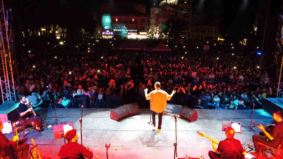Ünye Festivali\'nde Resul Dindar Coşku Yıldızı
