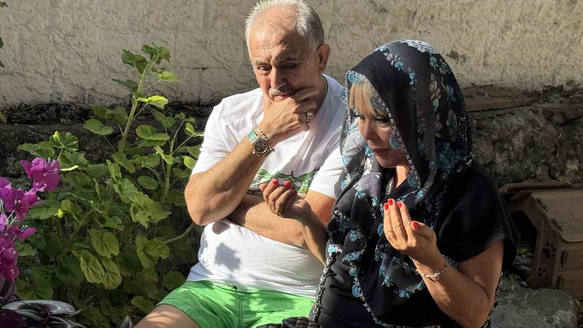 Safiye Soyman Oğlunu Kabri Başında Andı