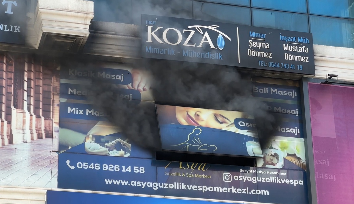 Tokat\'ta İş Merkezinde Yangın