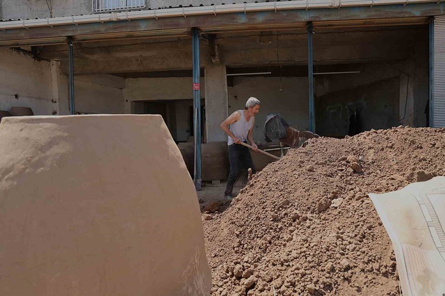 Toprak, saman ve keçi kılıyla yapılıyor ve 18 yıla kadar dayanıyor: Fiyatı 12 bin TL