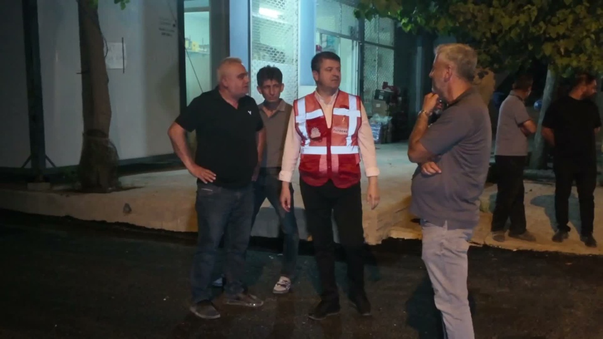 Adıyaman Belediyesi ekiplerinden Yeni Mahalle’de asfalt mesaisi