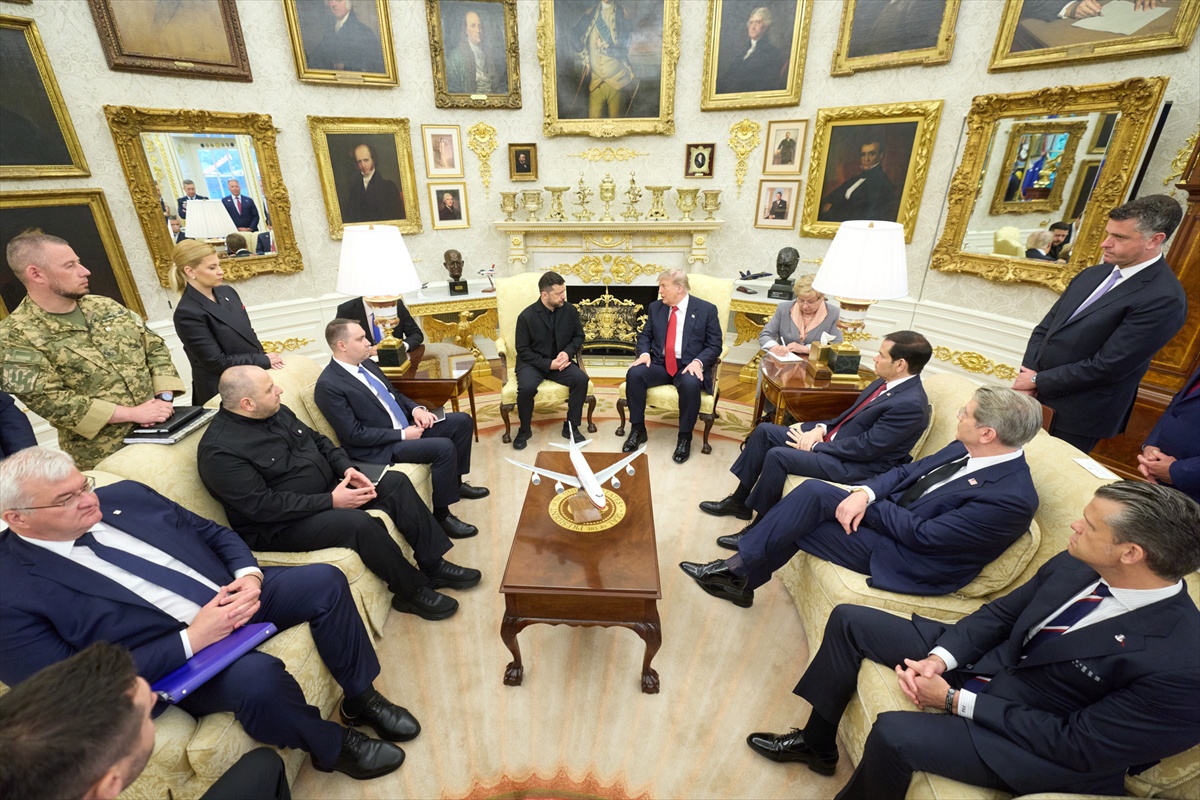 Trump ve Zelenskiy Beyaz Saray\'da Görüştü