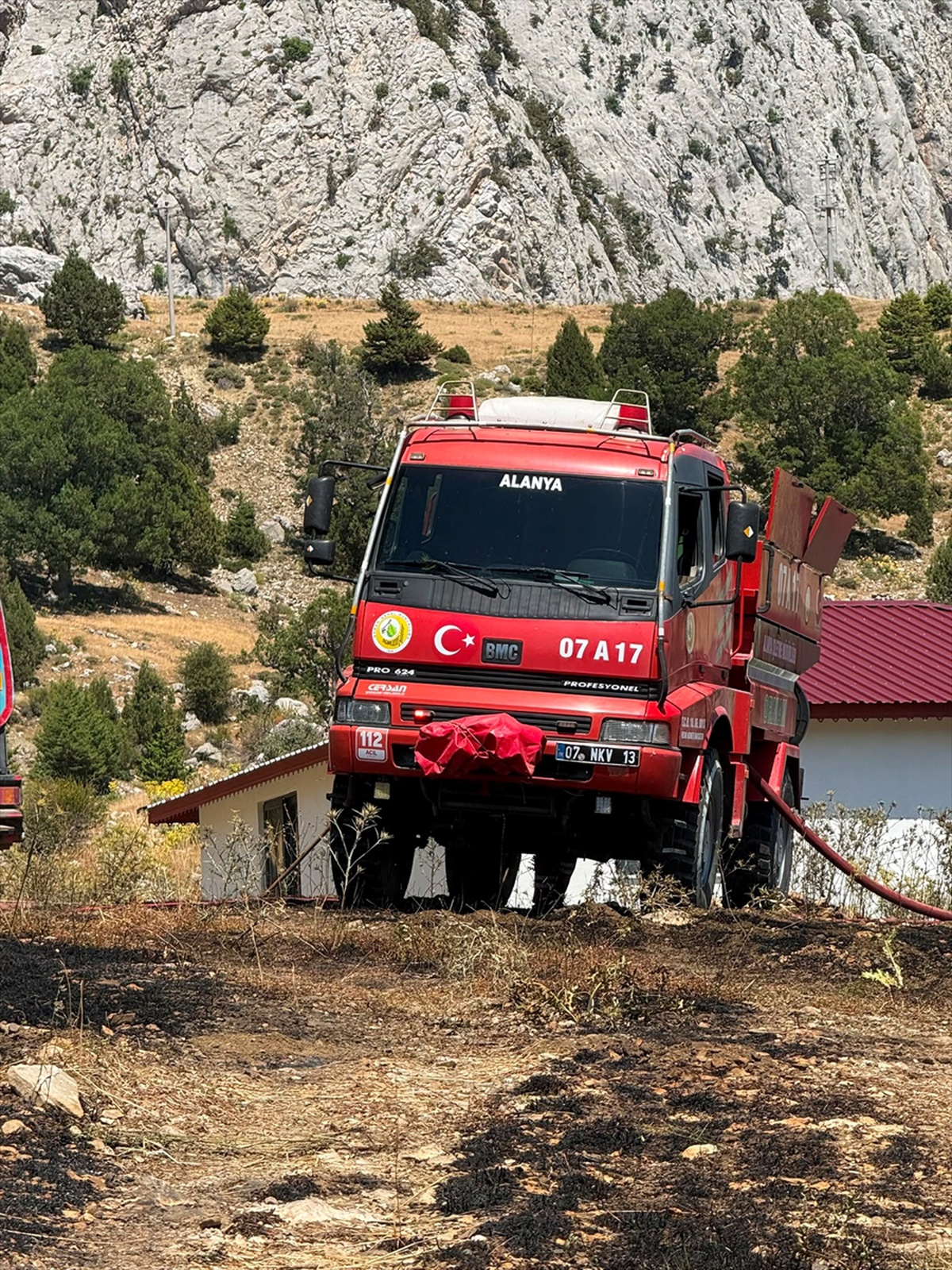 Alanya\'da Otluk Alanda Yangın Kontrol Altına Alındı