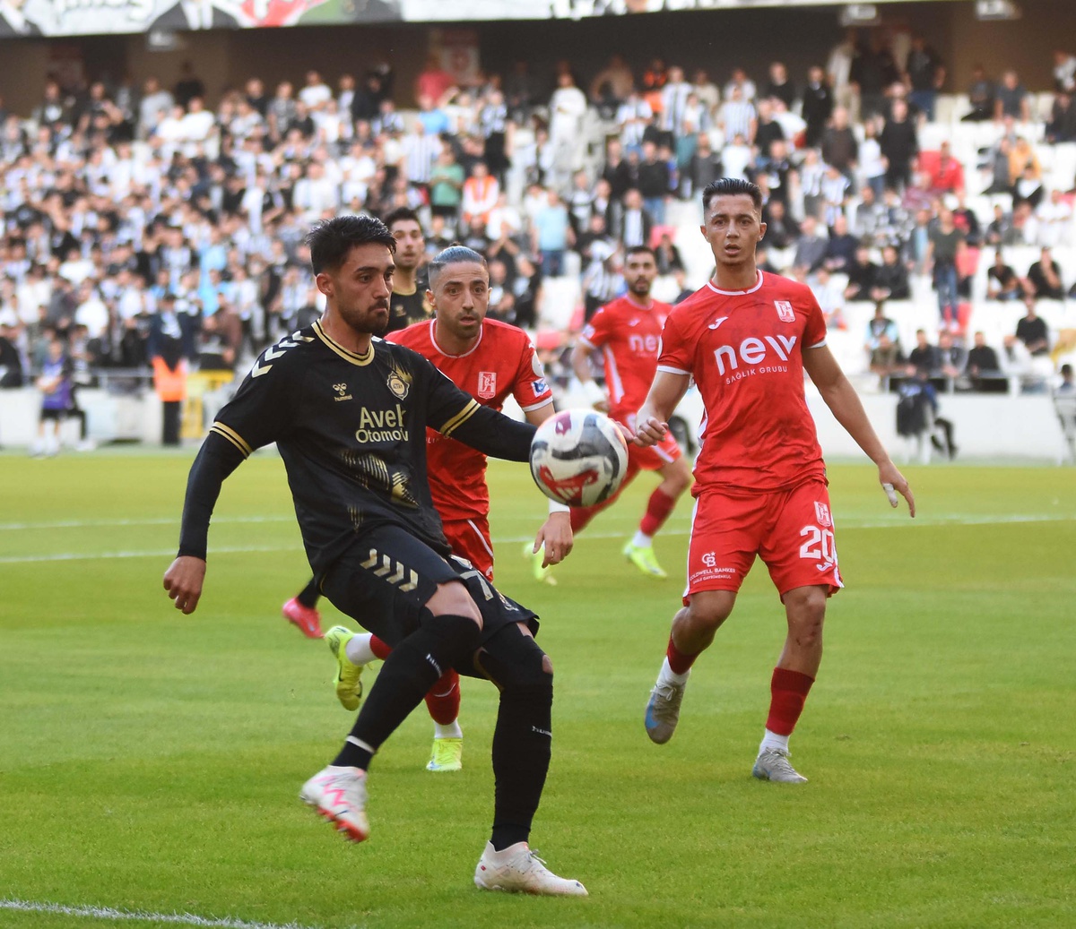 Altay\'da Belirsizlik İki Futbolcuyu Yolda Bıraktı