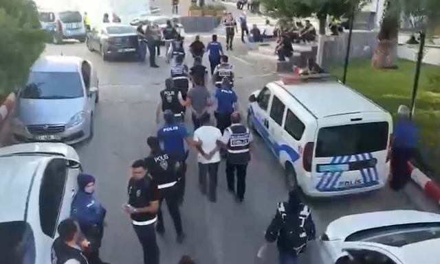 Bakan Gürlek duyurdu! Dev operasyonda 382 şüpheli gözaltına alındı