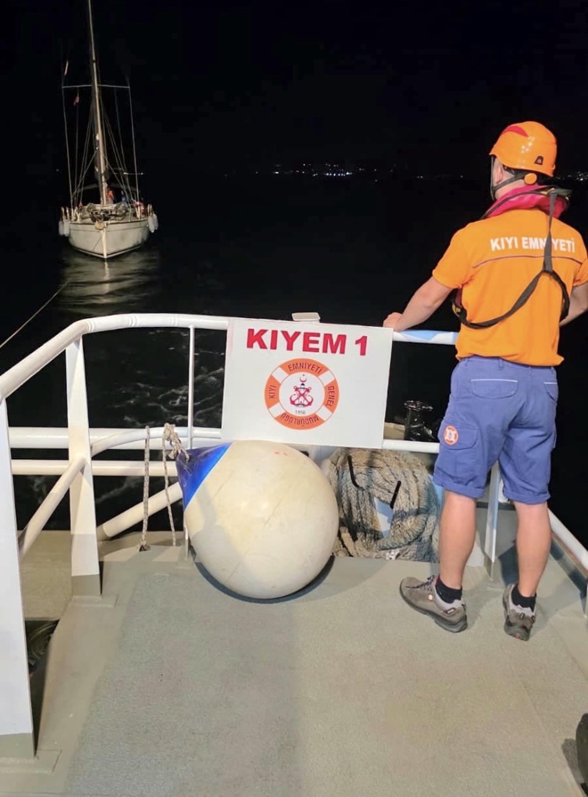 Bozcaada\'da Sürüklenen Tekne Kurtarıldı