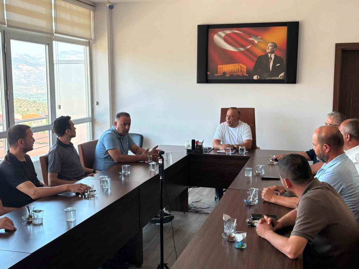 Başkan Özel, merkez mahalle muhtarlarının taleplerini dinledi